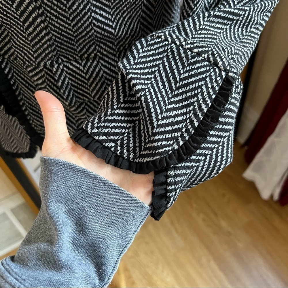 Chicos: Zigzag Black White Stripped Ruffled Blaze… - image 6